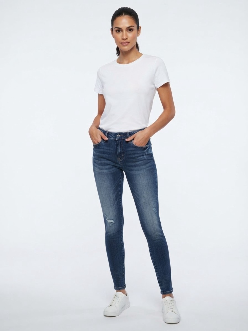 KanCan Mid Rise Dark Wash Distressed Skinny Jeans Size 5 / 26